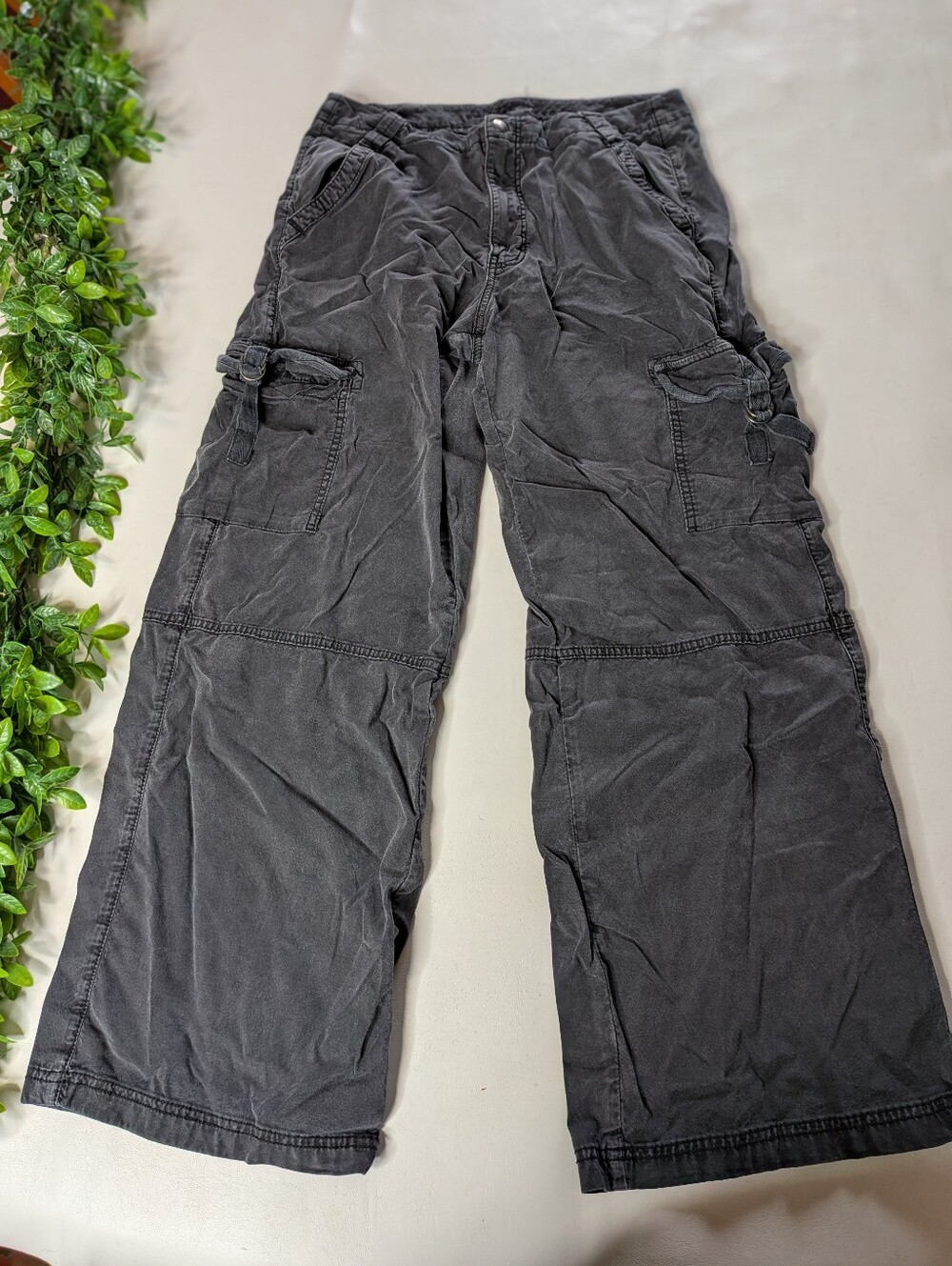American Eagle Outfitters Black Wide-Leg Cargo Pants